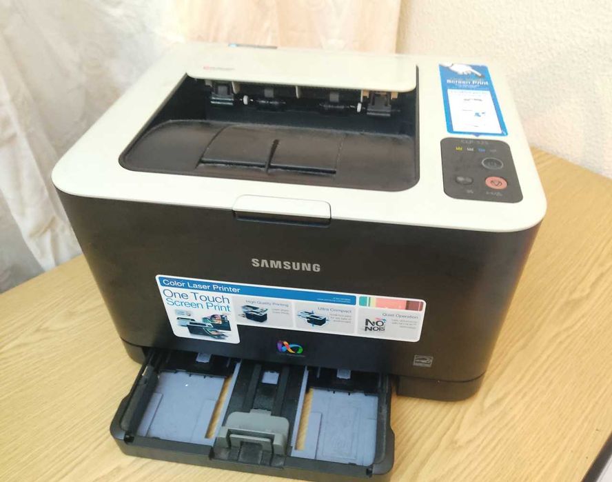 • Toner + Samsung CLP 325 •
