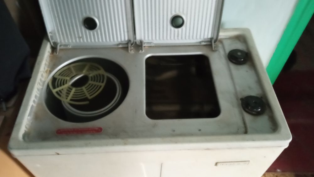 Продам рабочую  стиралку чайка 2  СССР рабочая на запчасти