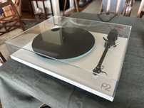 Gira Discos Rega Planar 2