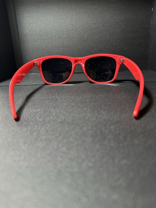 Óculos de sol coral da PEPSI - Gênero Ray-Ban Wayfarer.
