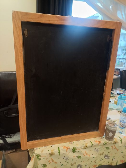 Biurko składane wiszące z tablica kredowa