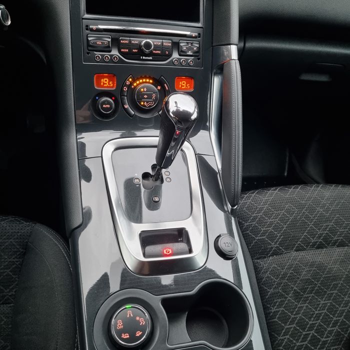 Пежо 3008 рік 2014  мотор 1.6 HDI