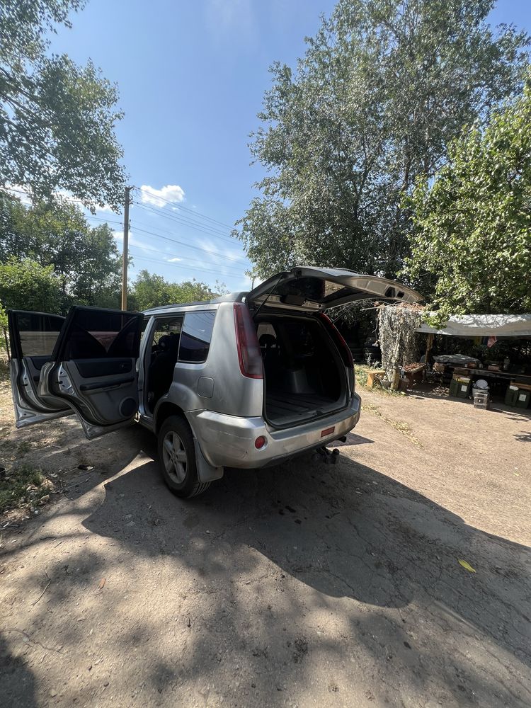 Продаю X-Трейл,машин в доброму стані,ціна договорна у капота,пишіть Лч