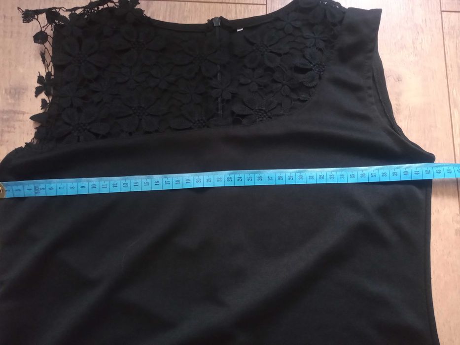 Sukienka czarna r. S koronka