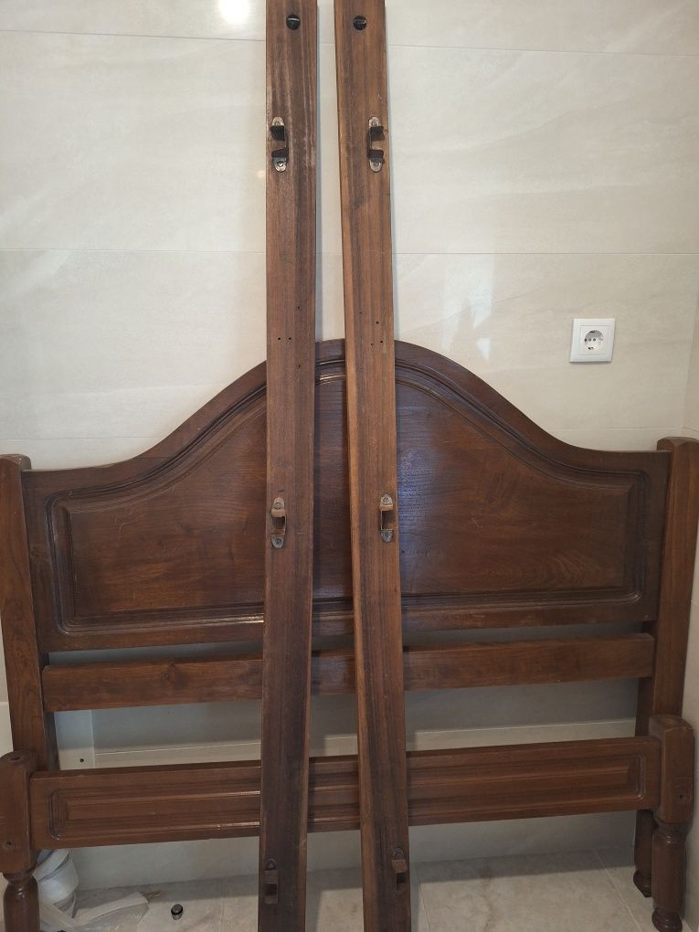 Cama madeira de castanho antiga