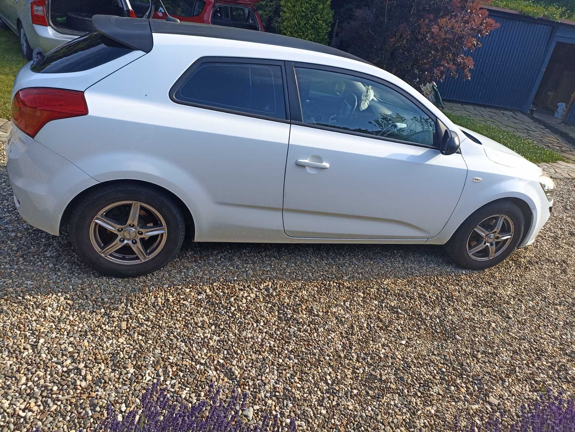 Kia ceed- proceed 1600 poj. ben-gaz