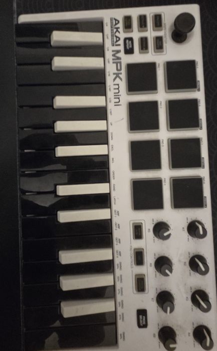 Controlador Midi Akai mpk mini white