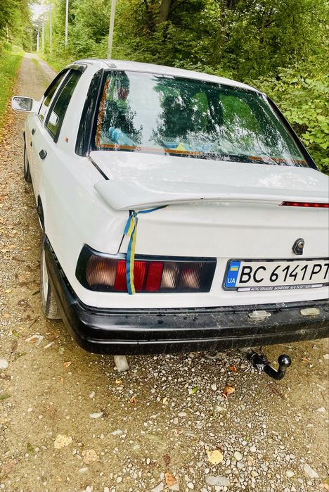 Продається автомобіль .