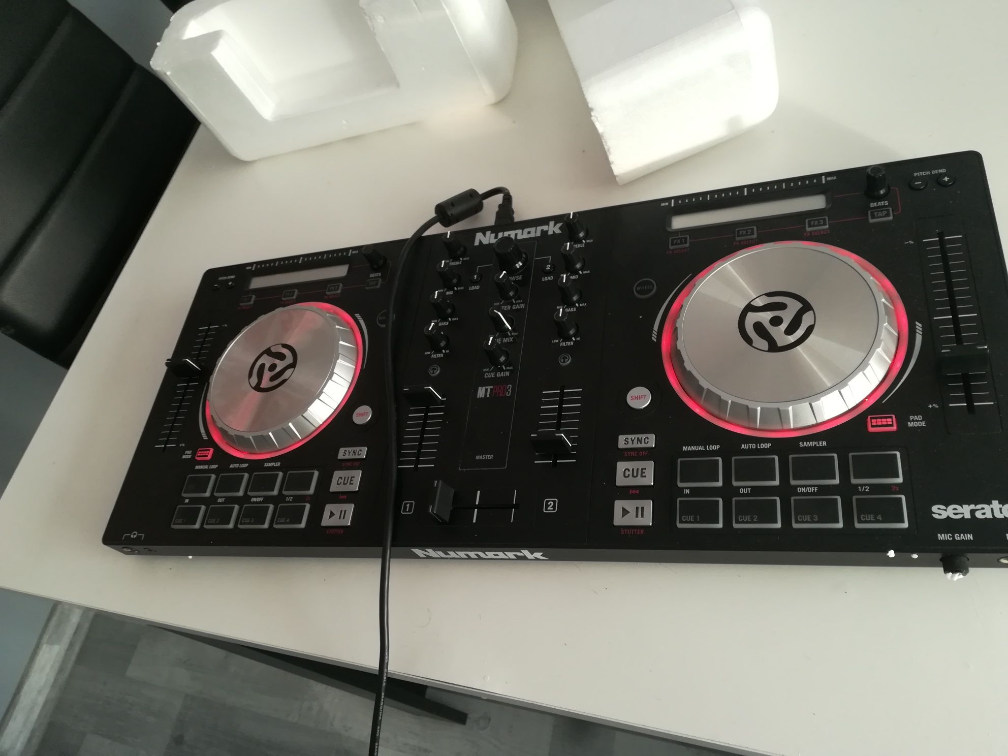 Kontroler DJ Numark Mixtrack III