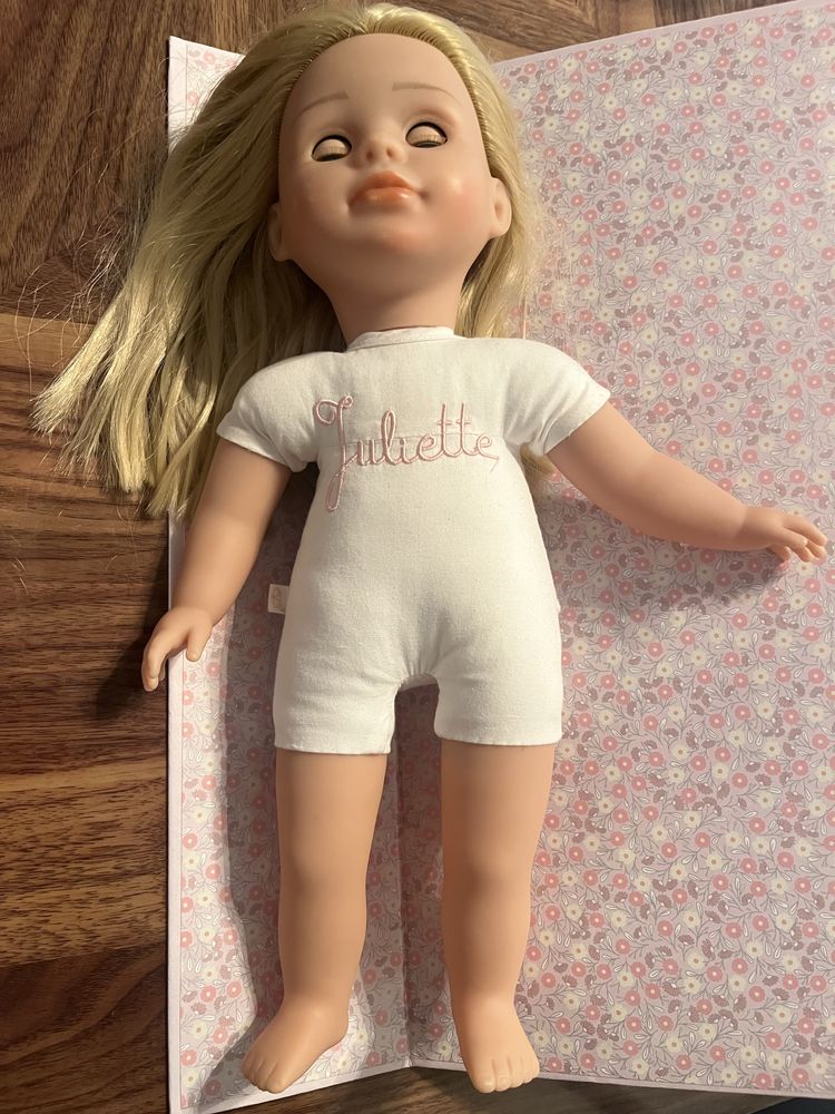 Boneca Adèle Sergent Major + 2 roupas extra