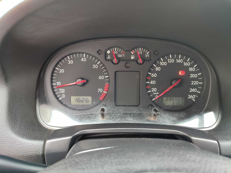 Volkswagen Golf 4 в рідній фарбі/1.6 МПІ/Супер стан