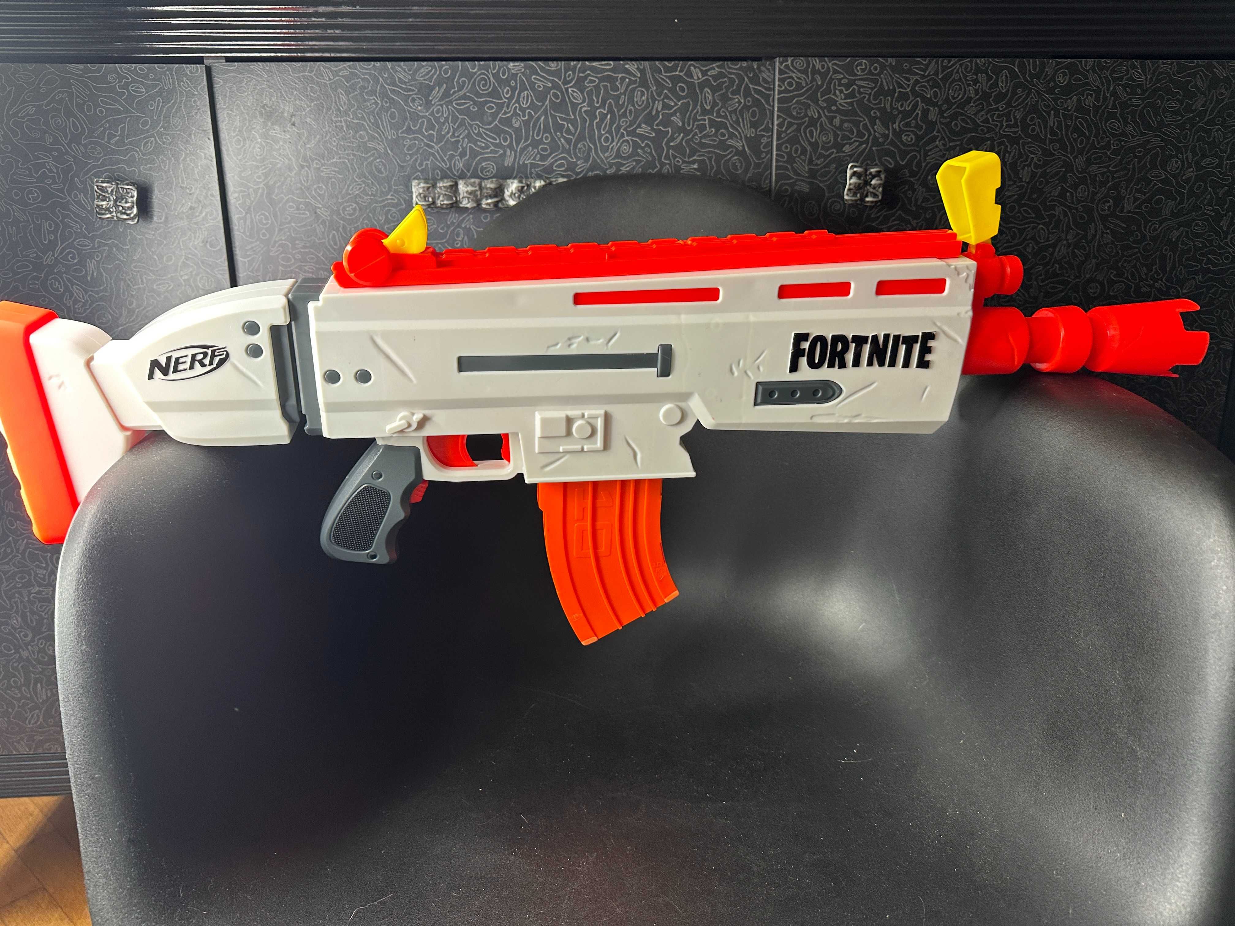 Nerf Fortnite AR моторизованный автоматичний бластер великий.