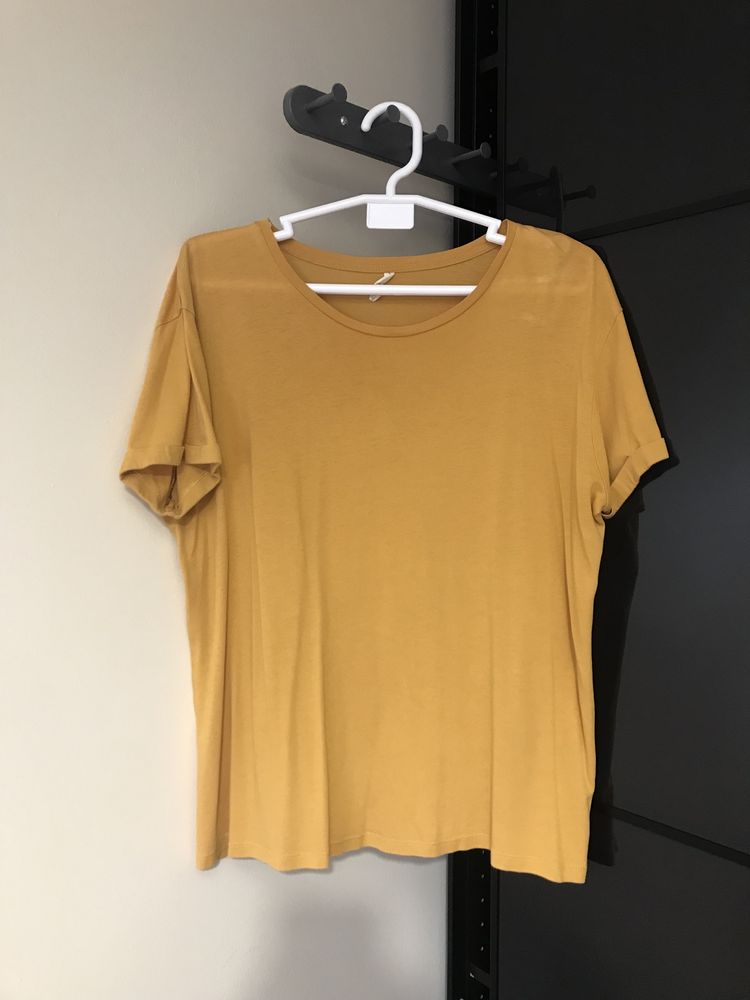 T-shirt amarela Stradivarius