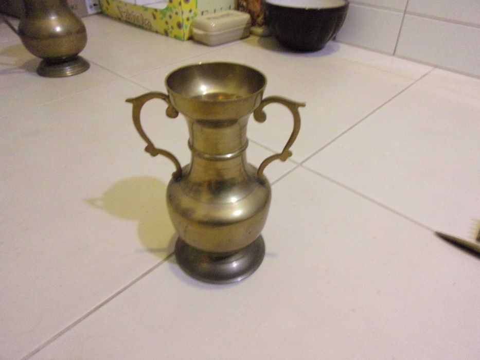 ozdobny wazon z dwoma uchwytami mosiężny mosiądz 13cm x 17,2cm