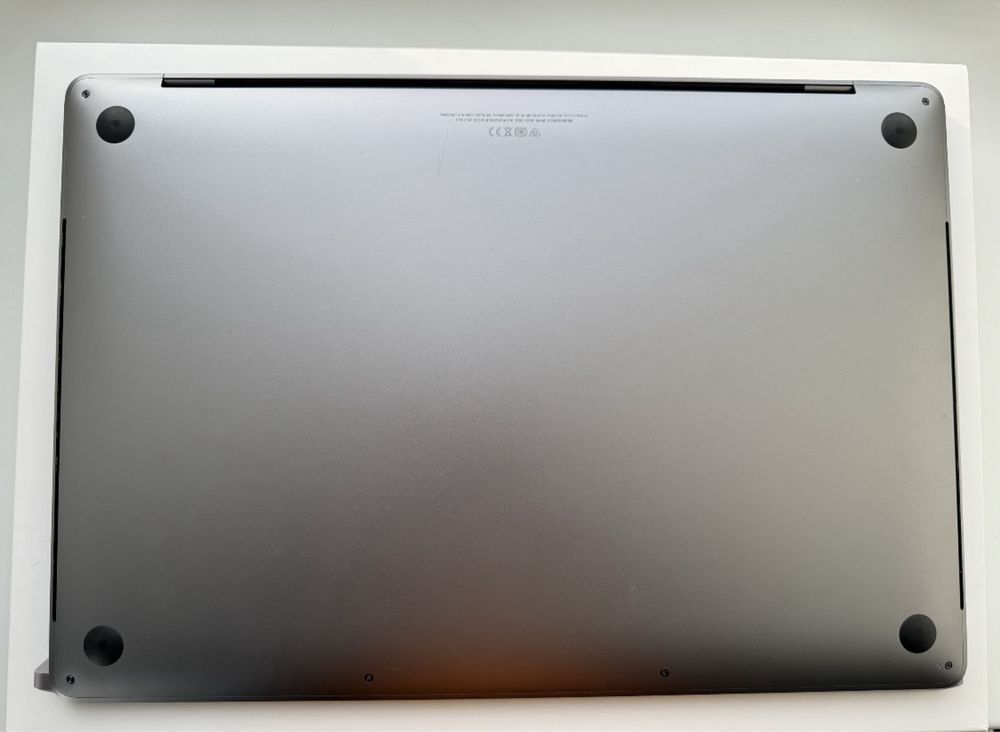 Macbook pro 16 (A2141 2019) Touchbar I7 16Gb RAM 500Gb SSD Radeon 5500