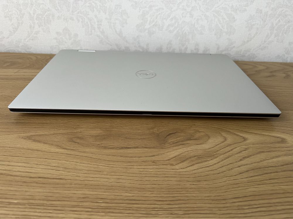 Dell XPS 9575 i7/ram16/ssd512 radeon 4gb