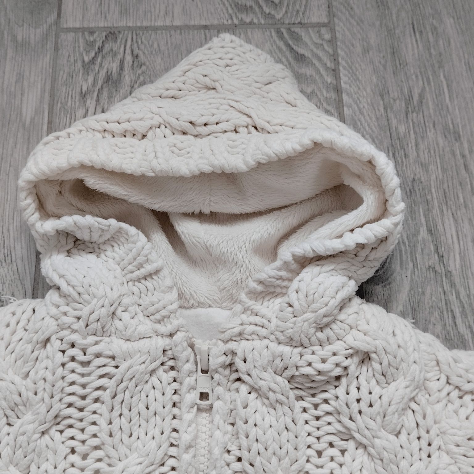 Śmietankowy sweterek niemowlęcy 56/62