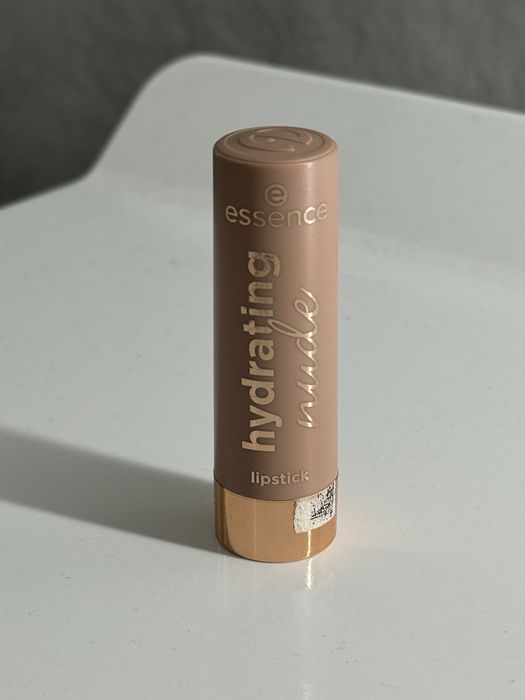 pomadka do ust essence hydrating nude lipstick