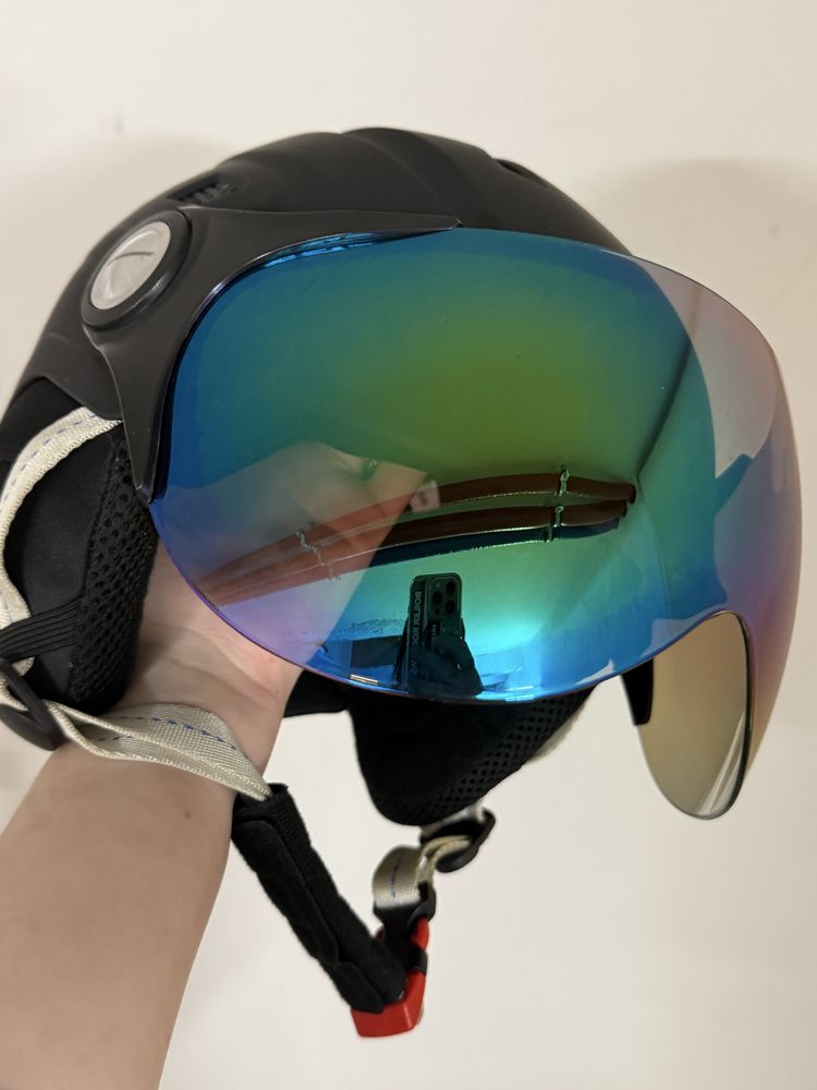 Kask narciarski/snowboardowy z wizjerem