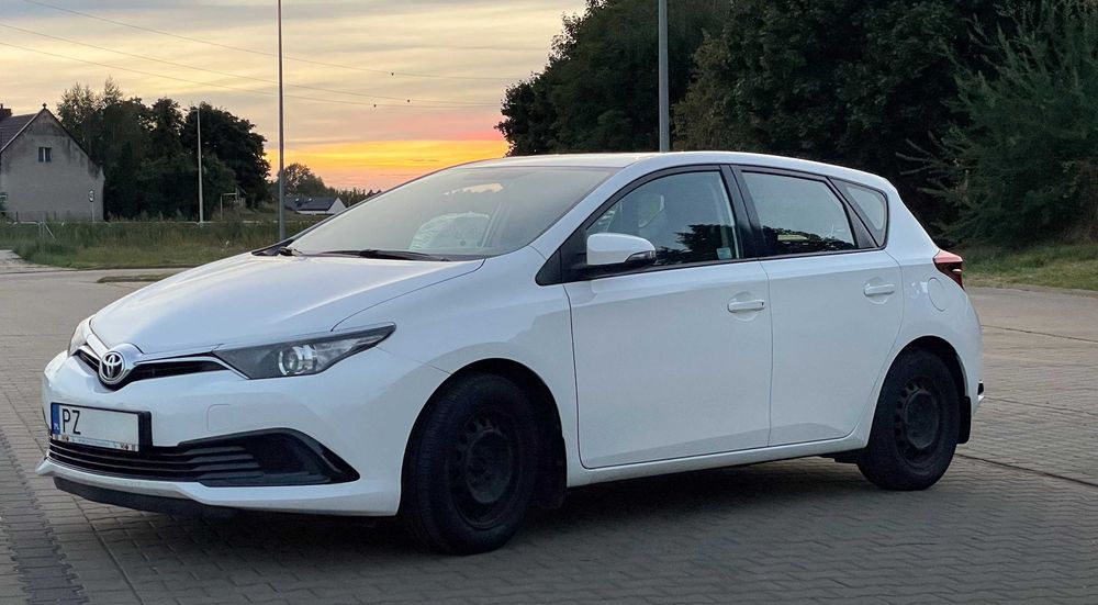 Sprzedam Toyote Auris 2015