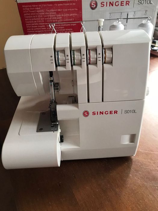 Продам оверлок SINGER S010L