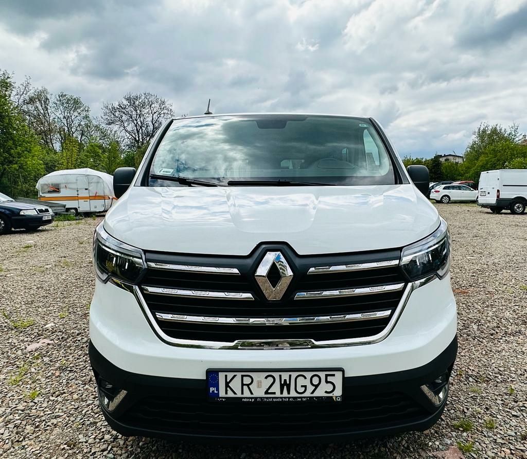 Wynajem busa 9 osobowego trafic long Kraków ul. Dobrego pasterza 45