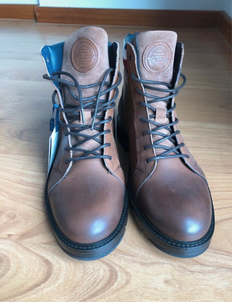 Botas castanhas da Tommy Hilfiger 42 Novas
