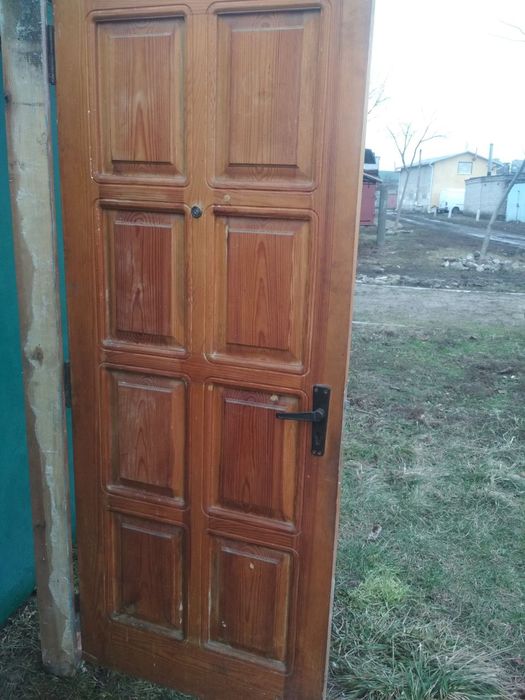 Деревянные входные двери