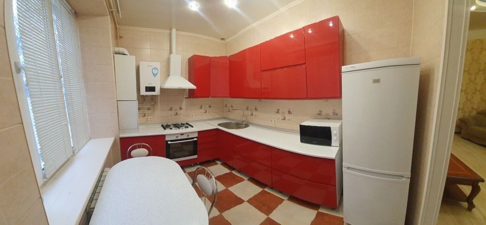 3-к.Кв  1-Поверх у Самом Центрi міста .Вул.В.Стуса 54