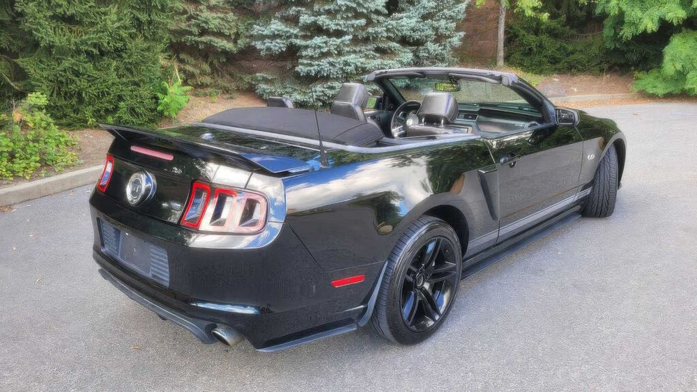 Ford Mustang GT Premium Convertible      2013