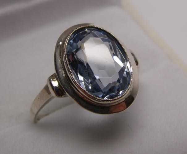 Przedwojenny srebrny pierścionek owalny niebieski spinel R.16