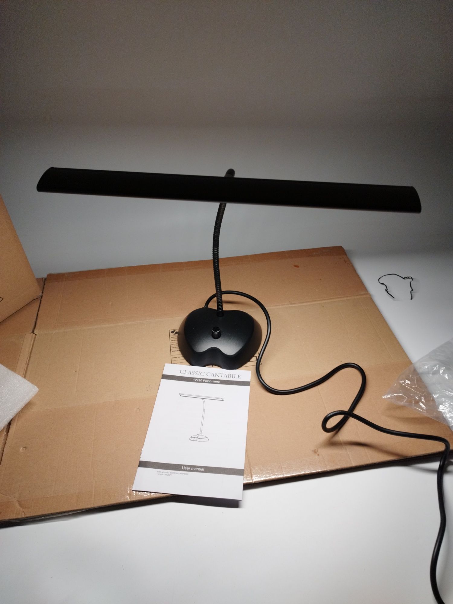 Lampa LED  fortepianowa