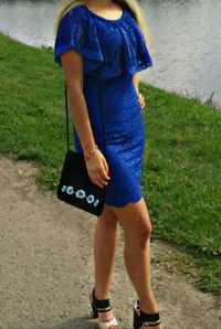 Плаття синього кольору з мереживом