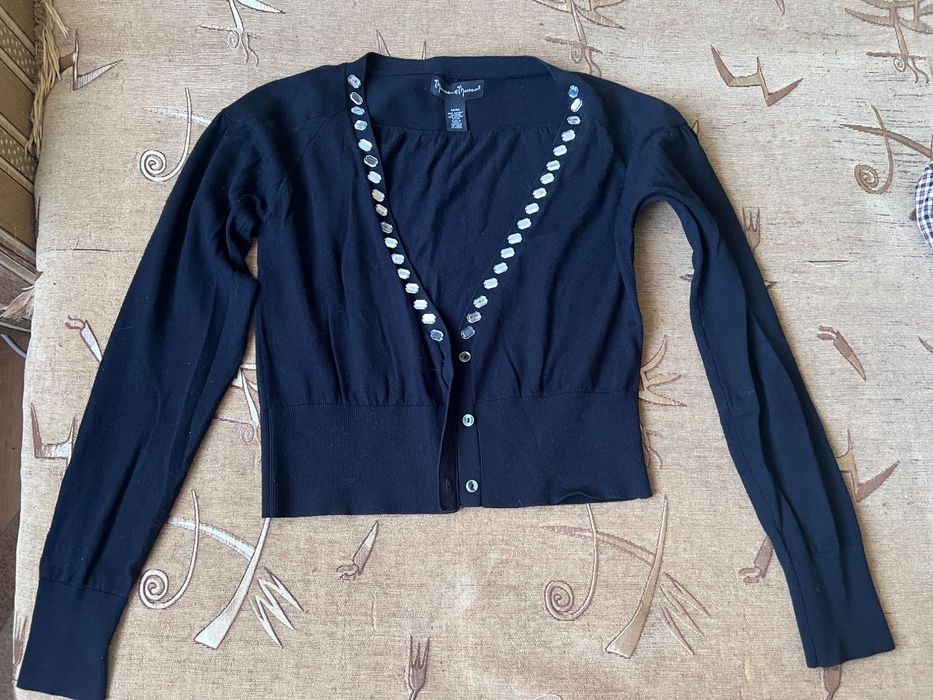 Легенька кофта з ґудзиками