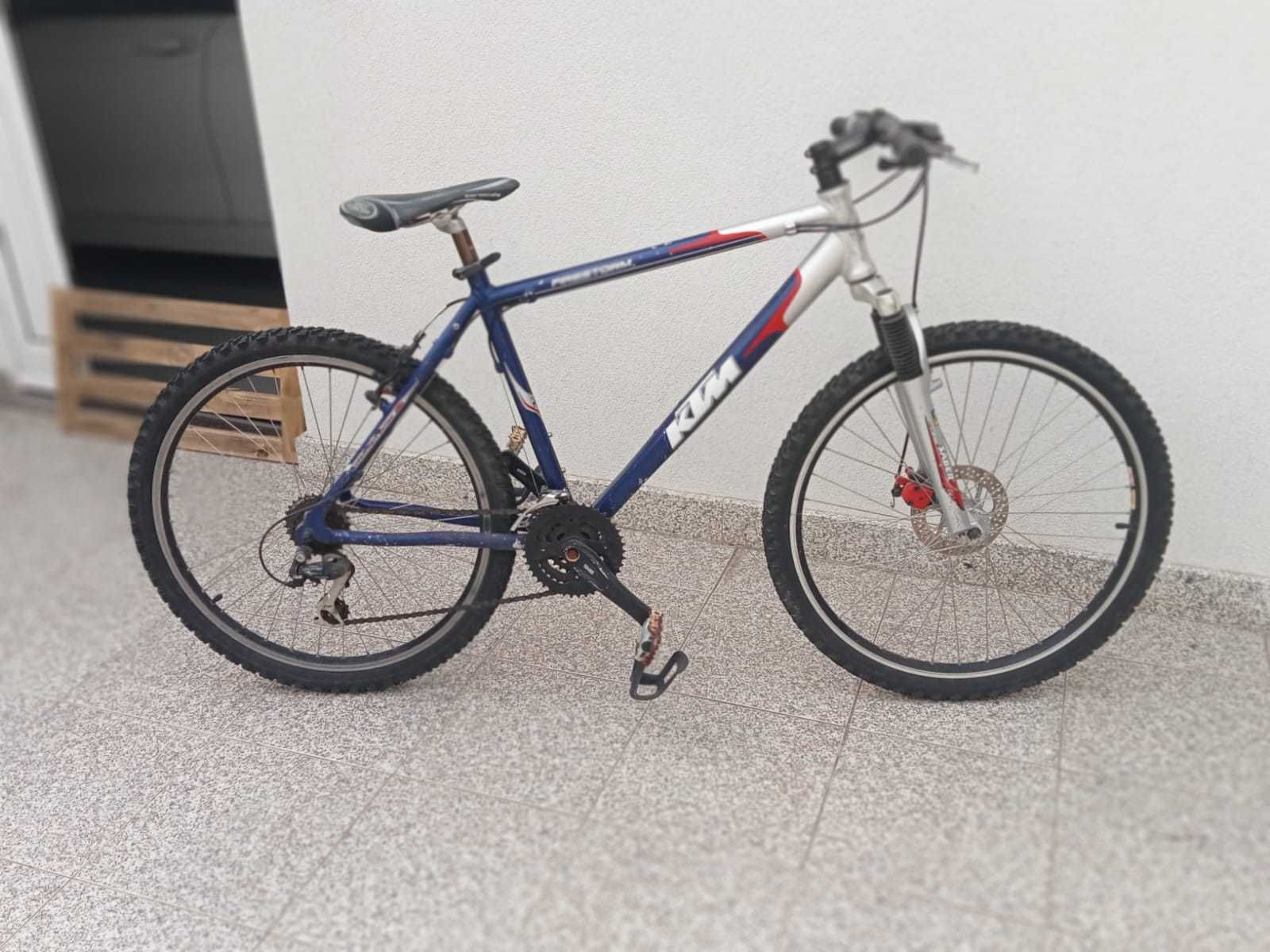 Bicicleta de montanha KTM