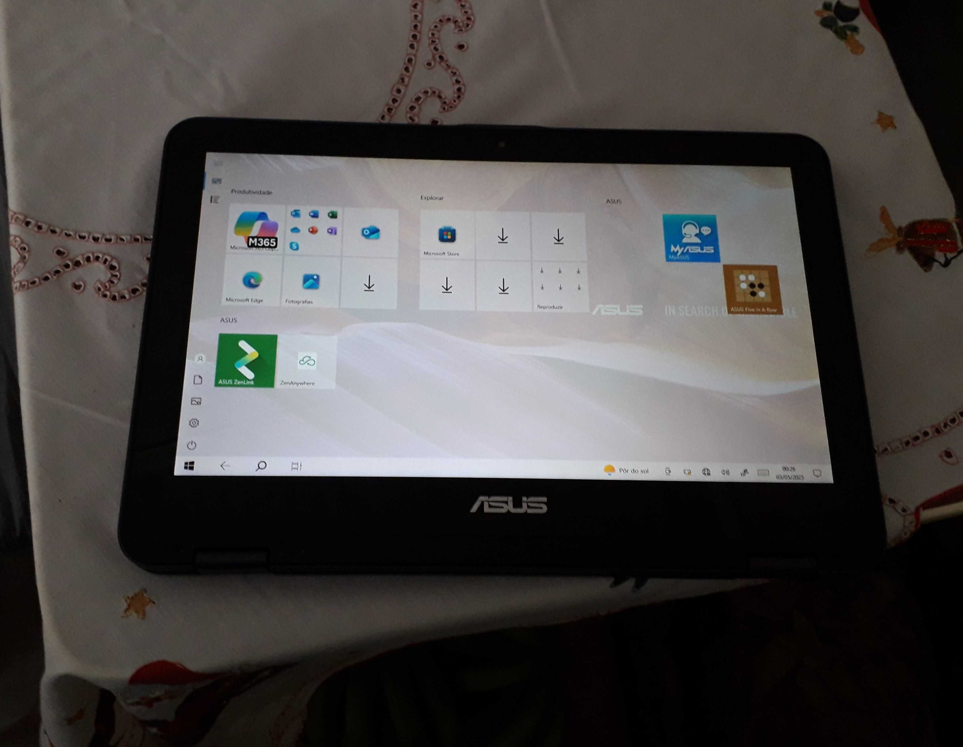 Pc/tablet Asus com rato