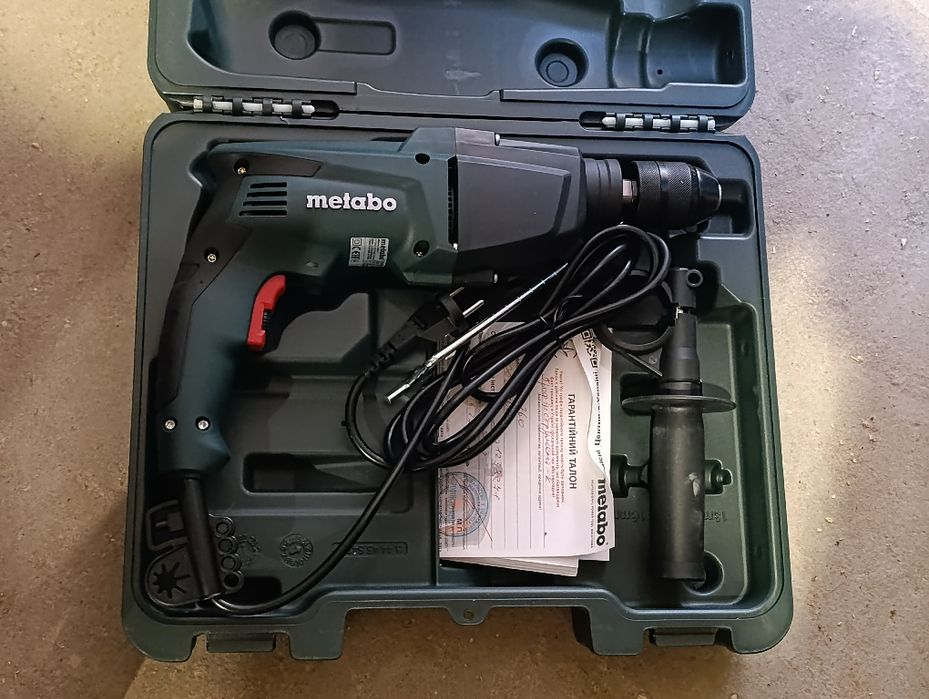 Новая дрель metabo sbe 760 + новый набор свёрл и зубил