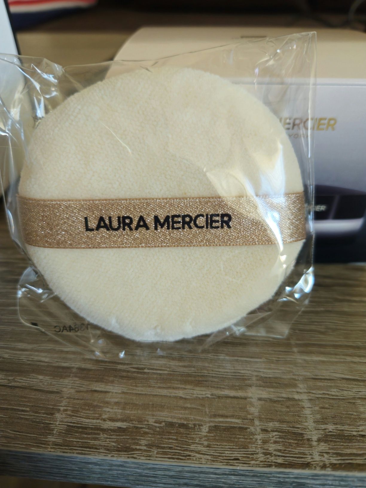 Laura Mercier puszek do pudru