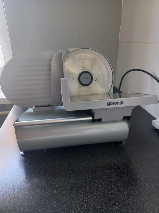 Krajalnica do chleba, mięsa GORENJE R 506 E  moc 150W zakres 0-15 mm