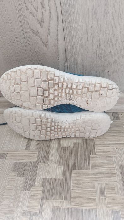 Продам кросівки Bona