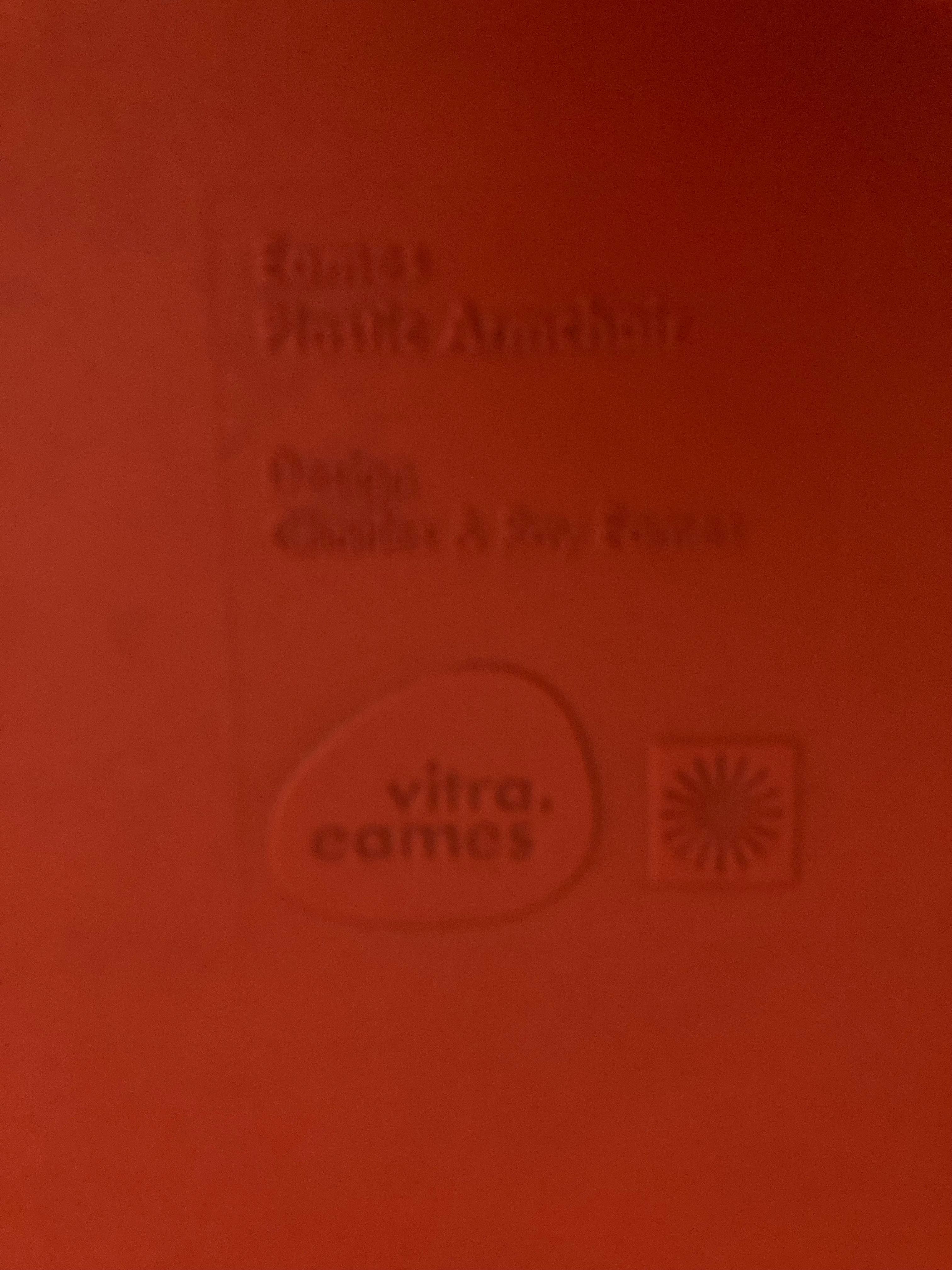 Cadeira original vermelha Charles & Ray Eames da Vitra