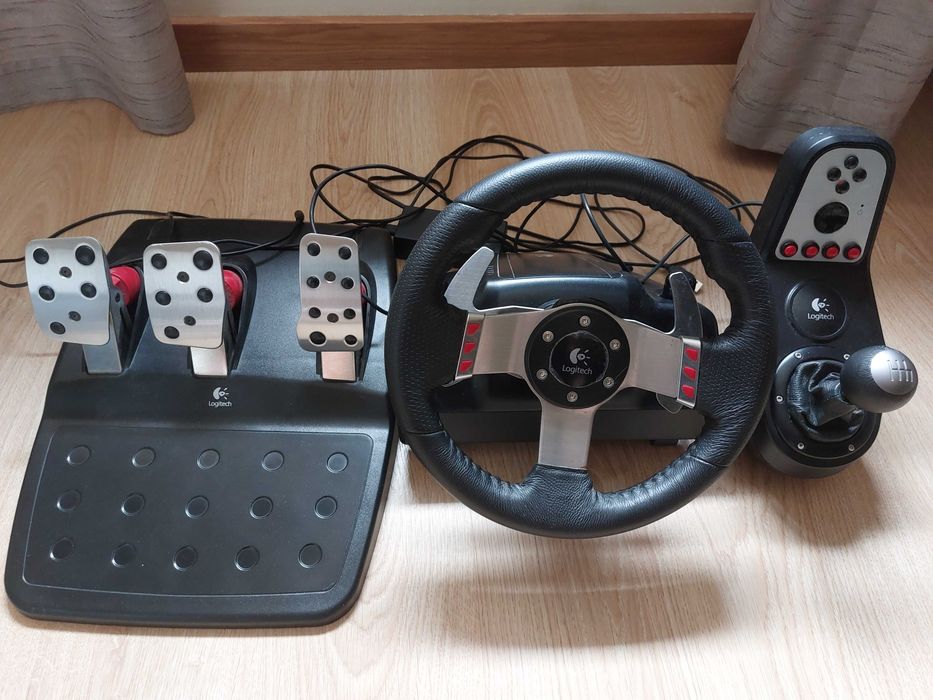 Volante Logitech G27  com pedais e H-shifter