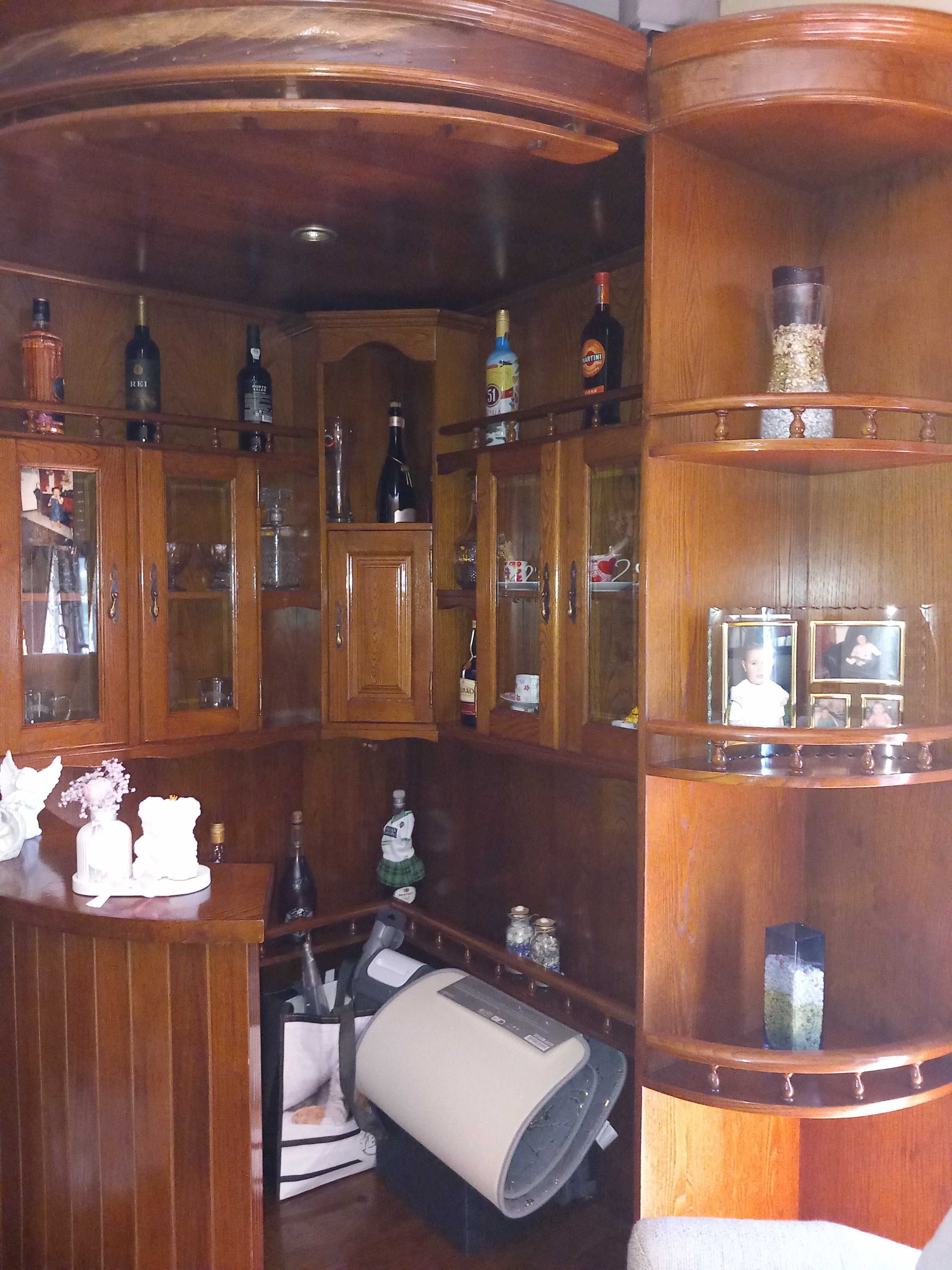 Bar todo em madeira