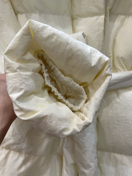 Пуховик Cher17 кремовий колір s/m