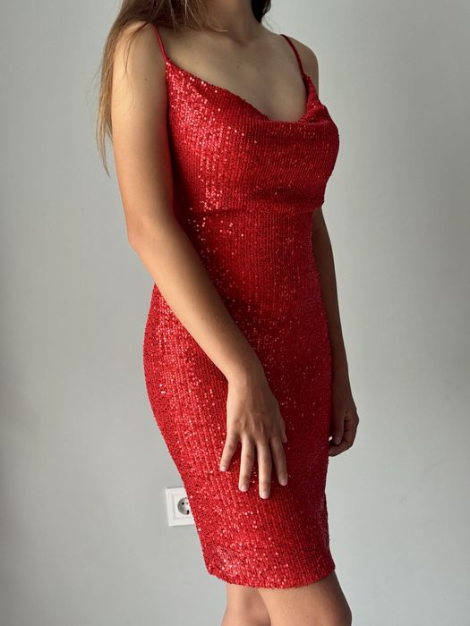 Червона сукня в паєтках розмір с-м