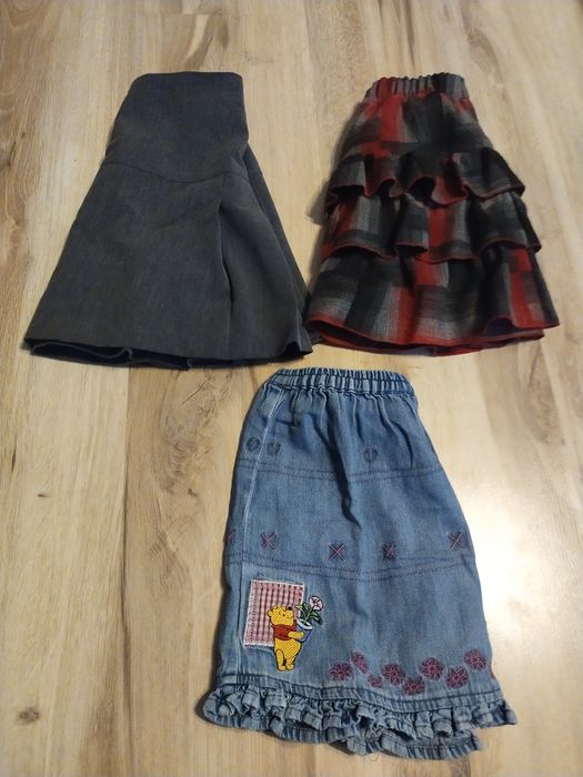 Zestaw spódniczek i sukienka rozmiar 104/110