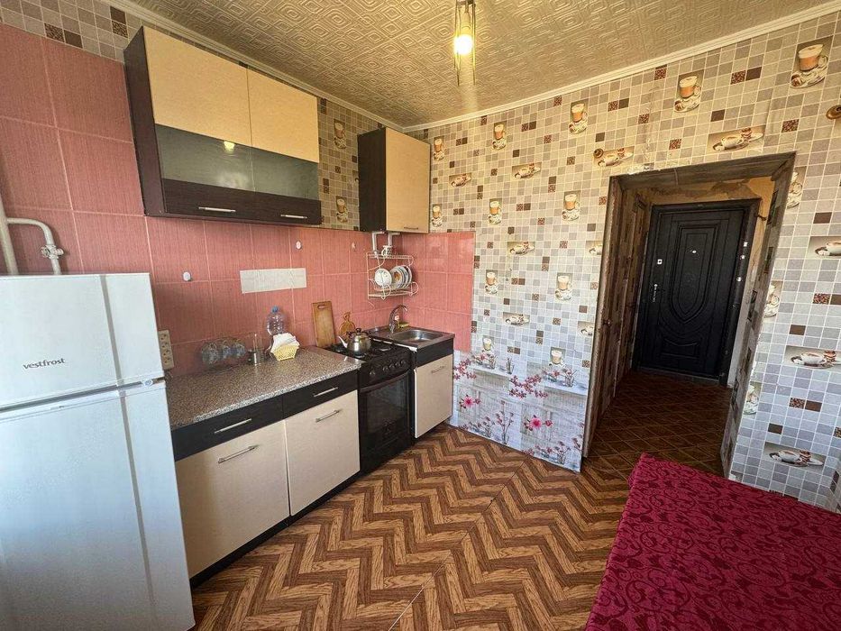 АРЕНДА 2-х комнатной квартиры ул ХРУСТАЛЬНАЯ, 8 (м-н Лазурный)