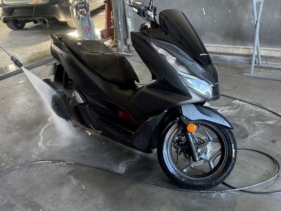Moto Honda PCX 2023, Yamaha nmax 2024
