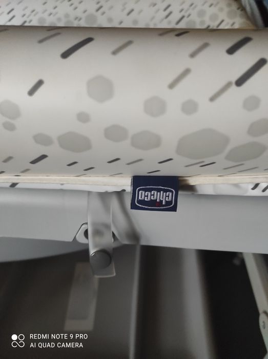 Пеленальный столик с ванночкой,фирмы chicco