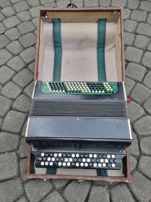 Akordeon Rosyjski 80 letni